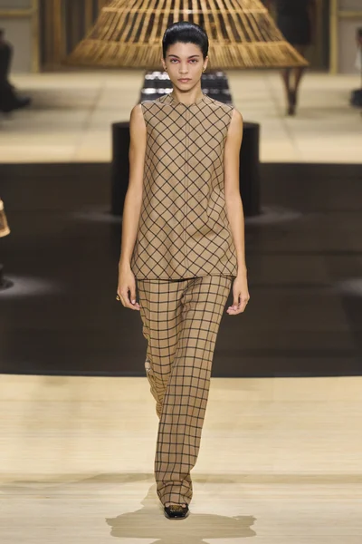 Look 44